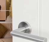 001 TOISfeerimpressie-GPF1015-deurkruk-op-rozet.jpg