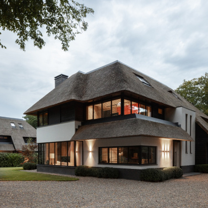 Voordeuren, binnendeuren en deurbeslag