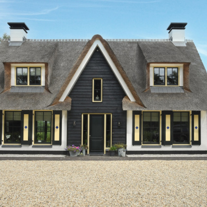 Houten binnendeuren in villa